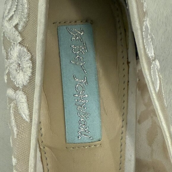 Betsey Johnson Adley Embroidered Evening Bridal Wedding Pumps Size 7.5 Ivory - Picture 9 of 16